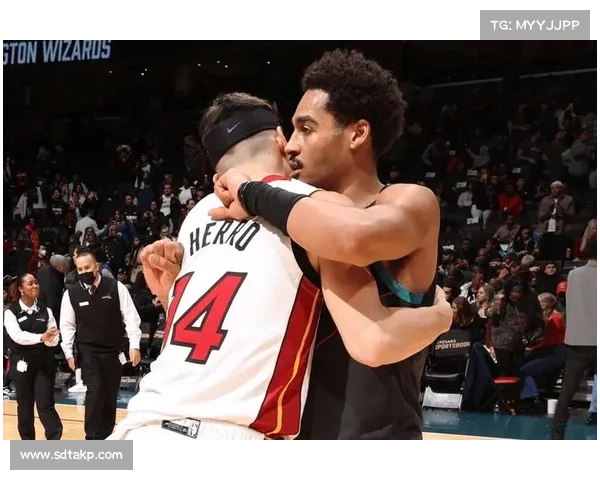 3日NBA前瞻:猛龙退役卡特15号球衣 骑士雷霆能否保持不败? 3日NBA前瞻:猛龙退役卡特15号球衣 骑士雷霆能否保持不败?