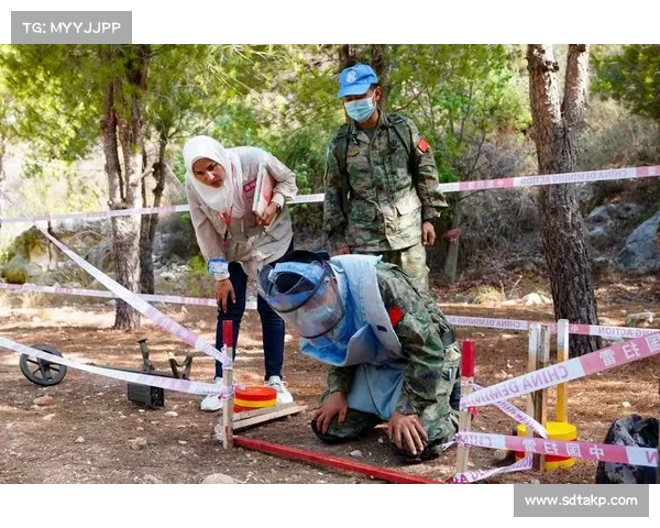 3分钟速览《新闻联播》:趟过死亡地带 镜头记录扫雷官兵震撼日常 3分钟速览《新闻联播》:趟过死亡地带 镜头记录扫雷官兵震撼日常